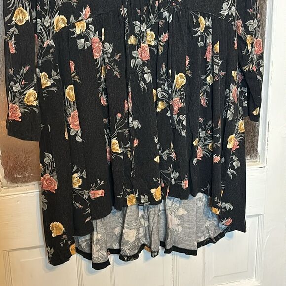 Torrid Womens Super Soft Knit 3/4 Length Sleeve Black Floral Loose Tshirt Size 1 - Picture 3 of 6